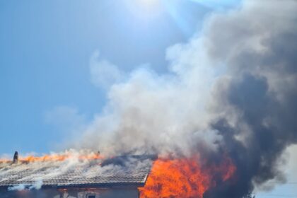 iadul pe pamant la popricani o intreaga gospodarie a fost cuprinsa de flacari 68bad75dceba9