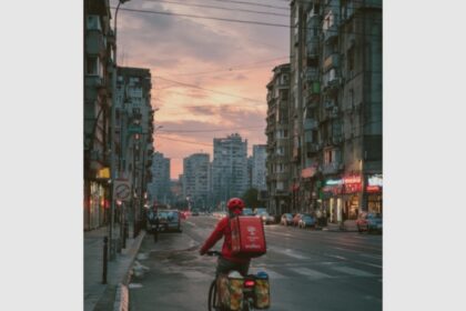 iasul vazut din goana curierilor de mancare o radiografie a orasului printre claxoane aplicatii si supravietuire 68b82f423d2d4