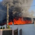 incendiu de proportii in judetul galati arde o hala plina cu uleiuri pericol urias 68bbd60b1f6fe
