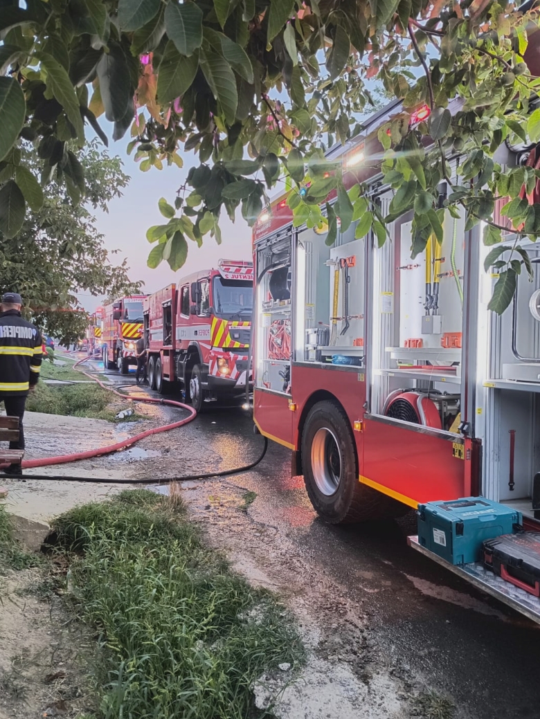 incendiu de proportii la ciurea flacarile au cuprins doua case si mai multe a