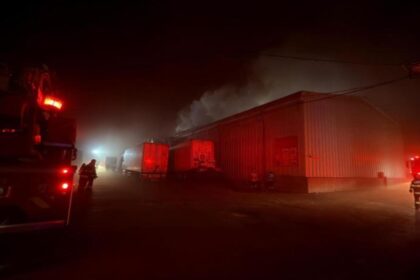 incendiu masiv in sectorul 2 din bucuresti populatia avertizata prin mesaj ro alert 14 autospeciale au ajuns la fata locului foto video 68d2e95ba694e