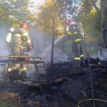 incendiu puternic la o cabana din parang pompierii au mers pe jos pentru ca nu se poate ajunge cu autospecialele 68d18bb85f7b6