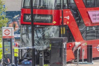 incident grav la londra un autobuz supraetajat a intrat in pietoni 17 raniti martor oamenii tipau a fost ingrozitor 68b9ac1ab2b76