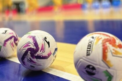 incidente la meciul de futsal romania ungaria joc intrerupt dupa ce suporteri au patruns pe parchet 68d44545d6c00