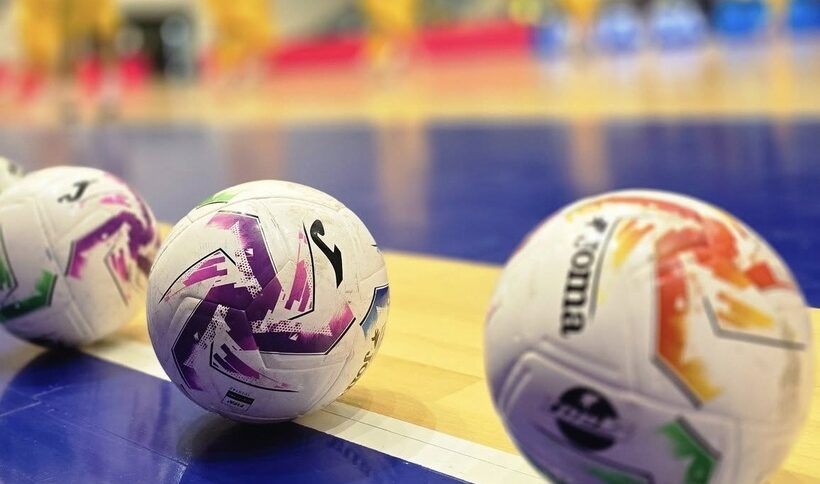 incidente la meciul de futsal romania ungaria joc intrerupt dupa ce suporteri au patruns pe parchet 68d44545d6c00