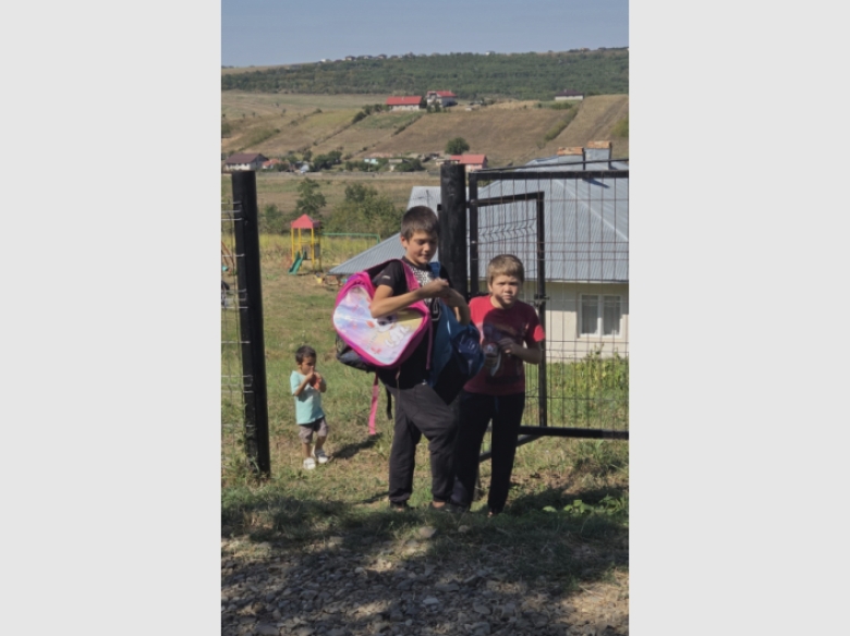 invatamantul simultan firul subtire care mai leaga copiii din satele sarace de scoala 68b93dad1a405