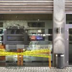 jaf in plina zi hoti mascati au spart vitrina cu barosul si au fugit pe trotinete electrice cu ceasuri in valoare de zeci de mii de euro video 68dbc480af495