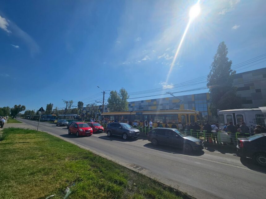 jale la baza 3 blocaj in trafic dupa ce un tramvai din secolul trecut a refuzat sa mai porneasca foto video 68c69a18a7b1e