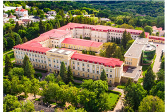 la usv iasi noul an universitar va debuta pe 15 septembrie iar cazarea studentilor va avea loc mai devreme 68bfd5e7e7fd8
