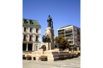 mallurile au detronat piata unirii cum s a mutat centrul simbolic al iasului 68bfc7e27fbae