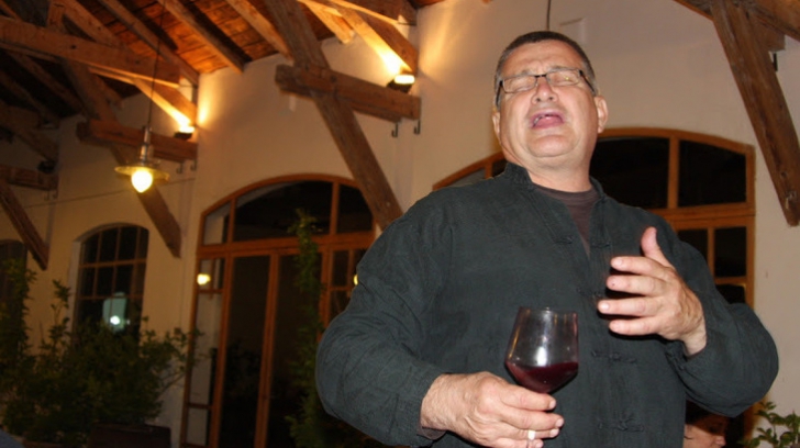 mircea dinescu face haz de necaz poetul i a dedicat lui nicusor dan o fabula pentru prescolari dupa episodul cu drona ruseasca 68c9454f5290a