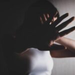 momente de cosmar pentru o tanara urmarita si agresata de partener intr un parc din bucuresti 68bd96cf21bfd