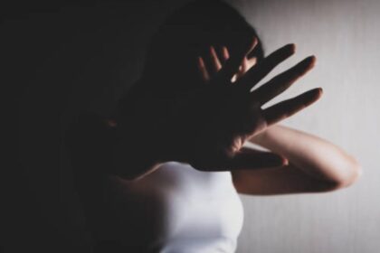 momente de cosmar pentru o tanara urmarita si agresata de partener intr un parc din bucuresti 68bd96cf21bfd