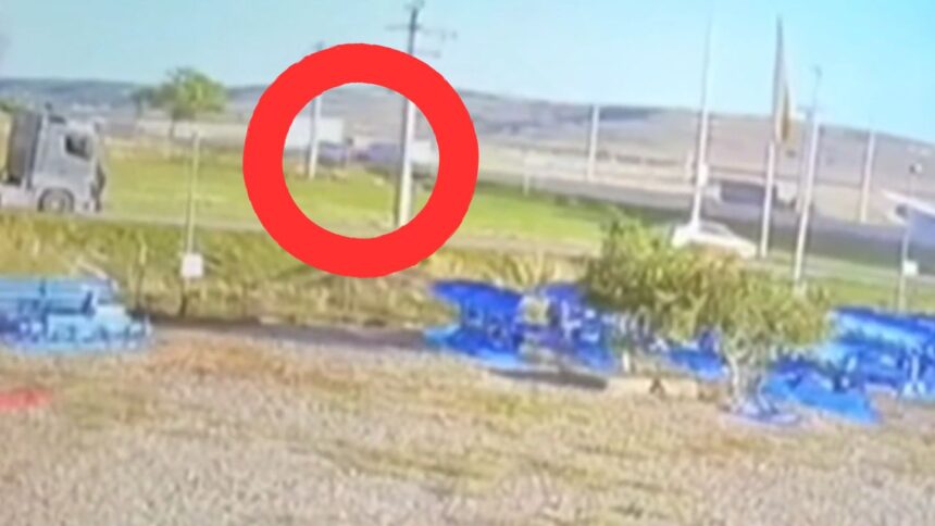 momentul impactului mortal de la letcani surprins de camere doi copii au ramas fara mama 68d3c249a6a1b