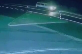 momentul in care un sofer vireaza fara semnalizeze si este izbit de o masina in suceava barbatul a murit video 68bb0a18b1f17