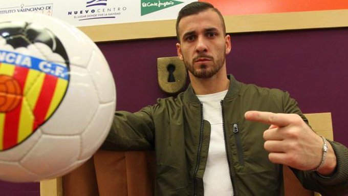 nu are sens sa traiesc o noua experienta fara ei un fost portar al echipei valencia se retrage din activitate pentru a sta alaturi de fetita sa bolnava 68c01c0b8f936