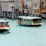 nu mai inotati in canalele noastre si puneti ceva pe voi romanca expulzata din venetia din cauza ca s a scaldat in canal grande 68d64bcc58fb0