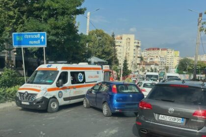 o ambulanta de la saj iasi a fost implicata intr un accident rutier 68b54adc18a01