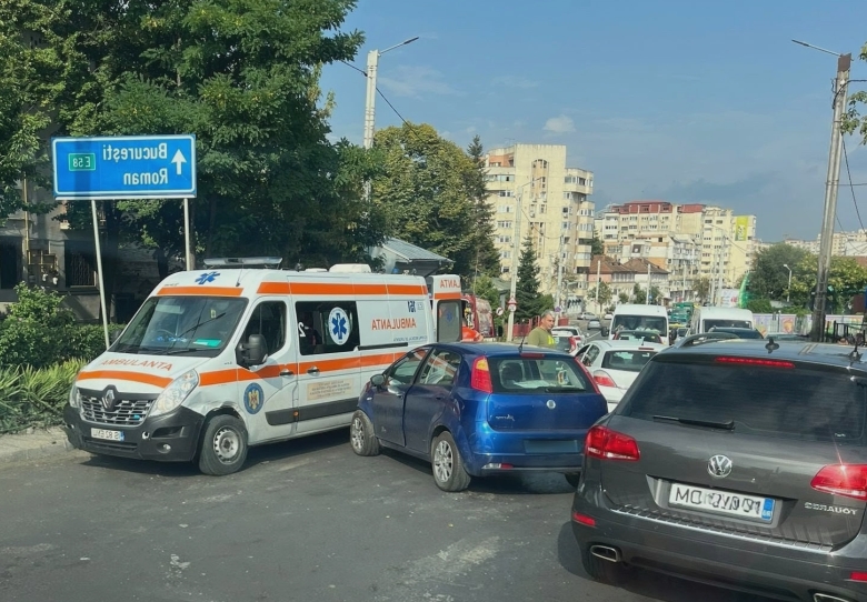 o ambulanta de la saj iasi a fost implicata intr un accident rutier 68b54adc18a01
