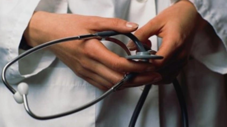 o doctorita din timis a fost retinuta dupa ce a luat mita de la zeci de pacienti pentru ce primea spagi in lei si in euro 68b8cd4505384