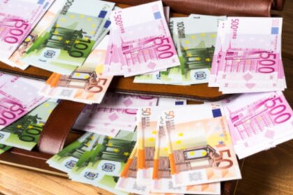 o femeie din timis a fost jefuita de 50 000 de euro prietena ei le a dat pontul hotilor si a momit o in oras ca sa nu fie nimeni acasa 68d7a6f37551f