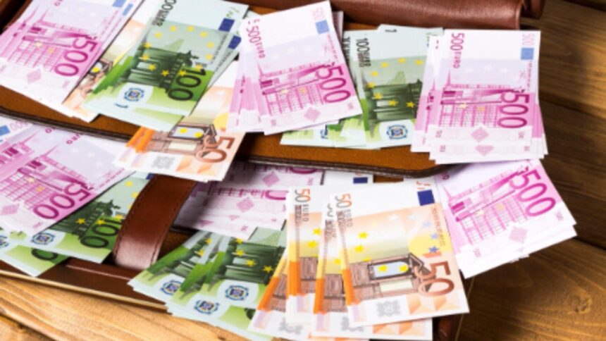 o femeie din timis a fost jefuita de 50 000 de euro prietena ei le a dat pontul hotilor si a momit o in oras ca sa nu fie nimeni acasa 68d7a6f37551f