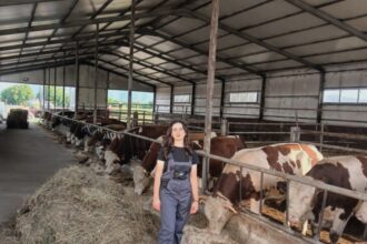o tanara de 19 ani din targu neamt fermiera si studenta la facultatea de medicina veterinara din iasi 68b6f0ea54ea5