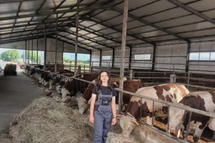 o tanara de 19 ani din targu neamt fermiera si studenta la facultatea de medicina veterinara din iasi 68b6f0ea54ea5