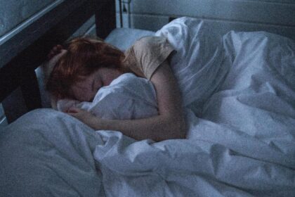 pe ce parte este bine sa dormim cum poate pozitia din timpul somnului influenta inima si stomacul 68ca9ee63c61d