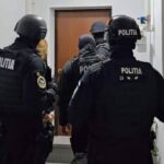 perchezitii in aceasta dimineata la persoane care au dat spargeri in magazine dintr un mall din ploiesti 68bfd5fb7a8f7