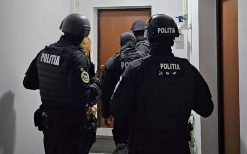 perchezitii in aceasta dimineata la persoane care au dat spargeri in magazine dintr un mall din ploiesti 68bfd5fb7a8f7