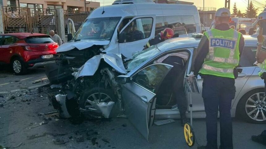 plan rosu de inerventie in mangalia accident intre un microbuz si o masina 13 persoane au ajuns la spital 68bfd2ac8f779