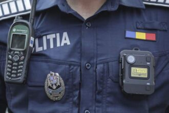 politist injunghiat din greseala la spitalul din lupeni a aparat victima cu propriul trup 68bc5f494d00d