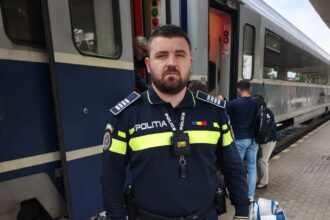 politistul care vorbeste prin semne emanuel sprijin pentru calatorii cu deficiente de auz din iasi 68c0c8e23a43e