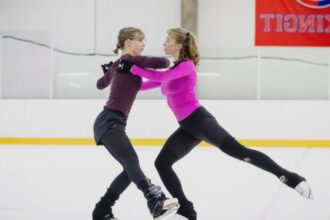 premiera la patinaj artistic o pereche formata din doua femei va concura in finlanda ca urmare a modificarii regulamentelor 68b9abb310536