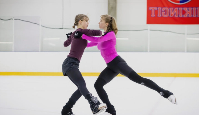 premiera la patinaj artistic o pereche formata din doua femei va concura in finlanda ca urmare a modificarii regulamentelor 68b9abb310536