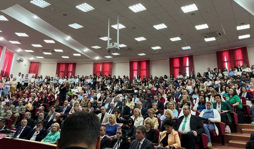 premiera umf iasi a deschis noul an cu prima generatie de asistenti medicali militari impresii culese printre boboci 68d1ef563911f