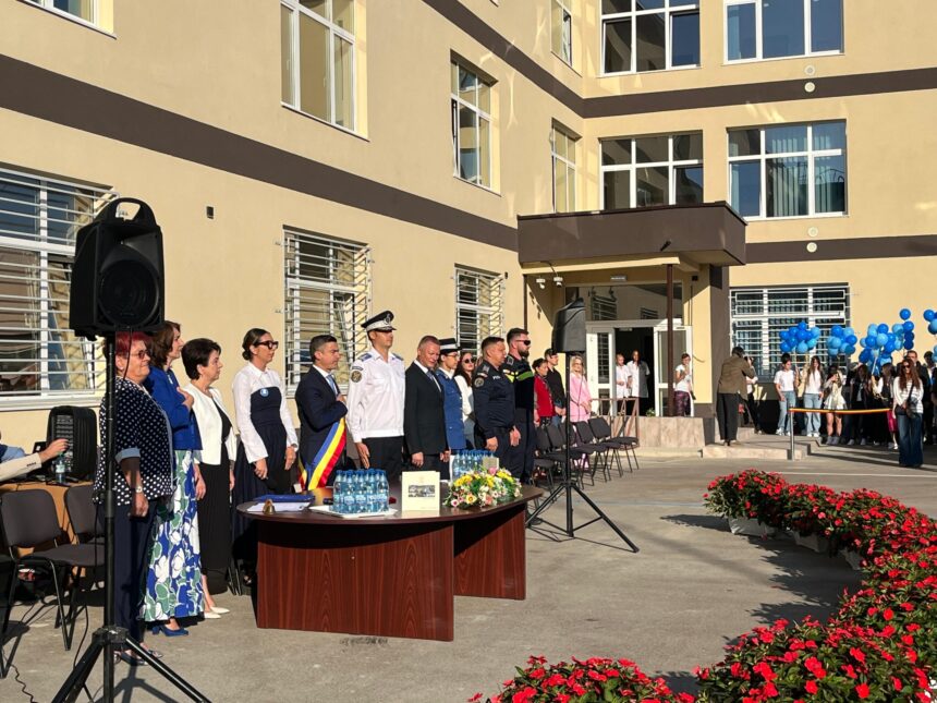 prima zi de scoala la iasi intre festivitati pline de trairi si sindicalisti care au protestat in capitala 68bf73df1db50