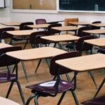 prima zi de scoala sub semnul incertitudinii si protestelor parintii fac doua constatari e tristete mare ca incepe iar scoala iar florile mai scumpe ca oricand 68be6ef3d77ff