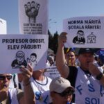 profesor la protestul din piata victoriei in ultimii 30 de ani niciun ministru n a indraznit sa se poarte cu noi cum s a purtat daniel david 68beaef31ab07