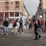 protestatarii pro palestina au devastat orasul modei magazine sparte de multimea furioasa 68d43e5e60aa4