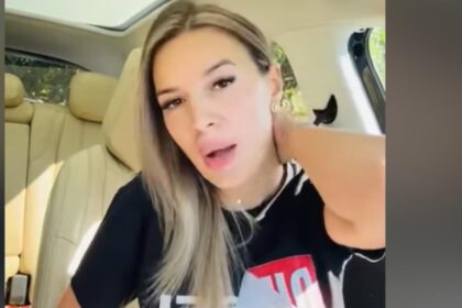 reactia incredibila a cantaretei de muzica populara prinsa la furat in magazin am furat parfumuri pentru baiatul meu cel mic niste clame de par la politie s a ras 68cbe81bde861