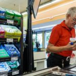 reformele lui bolojan si david incep sa dea roade cadre didactice disponibilizate au ajuns sa si caute de lucru in magazine de cartier 68cbbdf406fc8