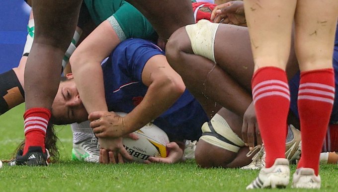 rugby feminin o jucatoare franceza suspendata pentru noua meciuri pentru ca a muscat o adversara 68c9c305803d4