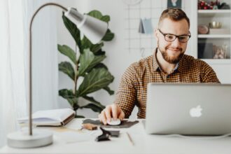 sfaturi pentru a ti proteja coloana si articulatiile atunci cand stai la calculator ce recomanda specialistii 68c26688b3532