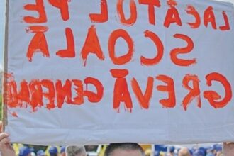 sindicatele din invatamant anunta boicot la inceputul anului scolar 2025 2026 o sala de clasa goala o festivitate anulata vor fi un semn puternic ca educatia este in suferinta 68b635131c032