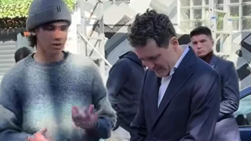 strazi deschise pentru distractie usi inchise pentru problemele romanilor nicusor dan s a jucat cu un robot si s a relaxat la atelierul de confectionat papusi 68da0f4205588