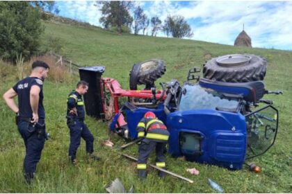 tanar de 25 de ani in stop cardio respirator dupa ce a fost surprins sub un tractor a fost solicitata interventia elicopterului smurd 68c9834dd4beb