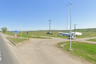 teren imens cat pentru un parc industrial scos la vanzare pe europeana langa avion cine e vanzatorul 68c94ed2384e3