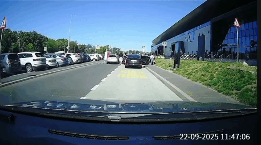 traficantii de cocaina prinsi luni la aeroportul iasi au fost arestati preventiv decizie a tribunalului cine sunt cei trei dealeri unul din ei albanez 68d4917c6b7d8